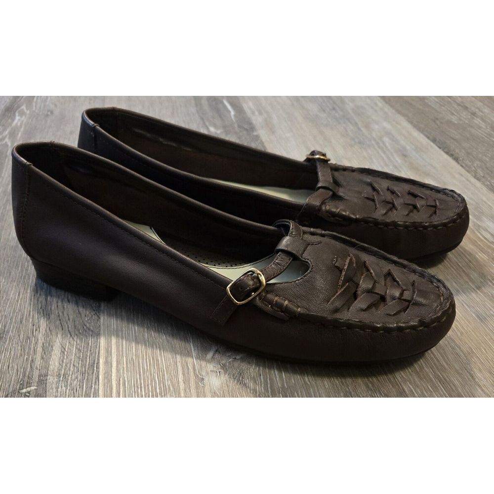 Brown Leather Loafers with Buckle Detail -‎ Classic Comfort Shoes